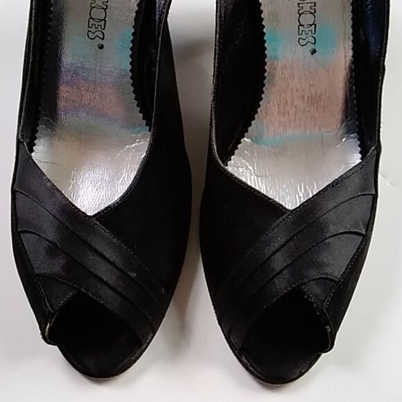 VTG, RED CROSSSKOES MADE IN  ITALY WOMEN'S SHOES SIZE 7 - Picture 5 of 11